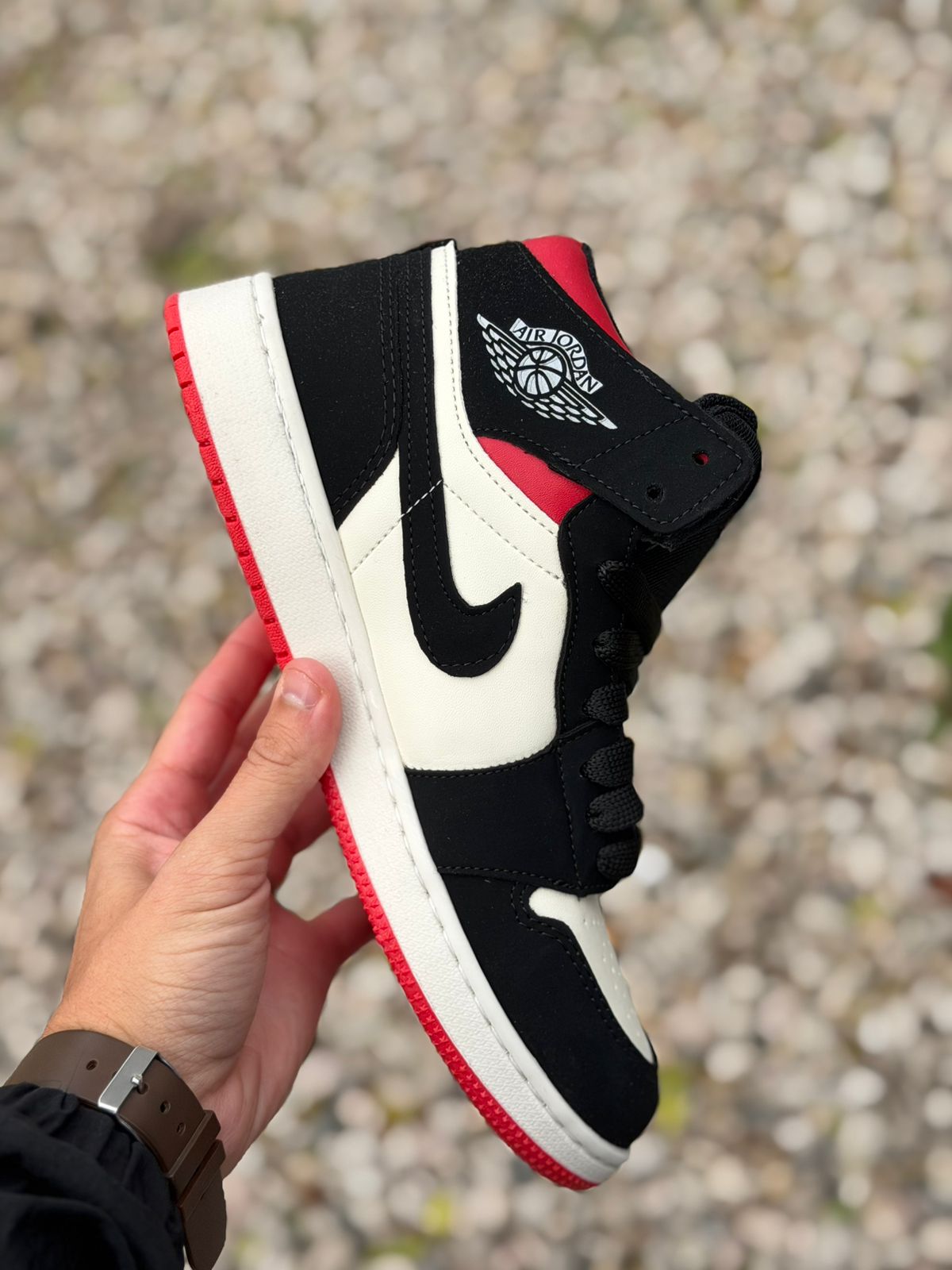 JORDAN 1 BOTITA CON ROJO Y BLANCO - Foto 1