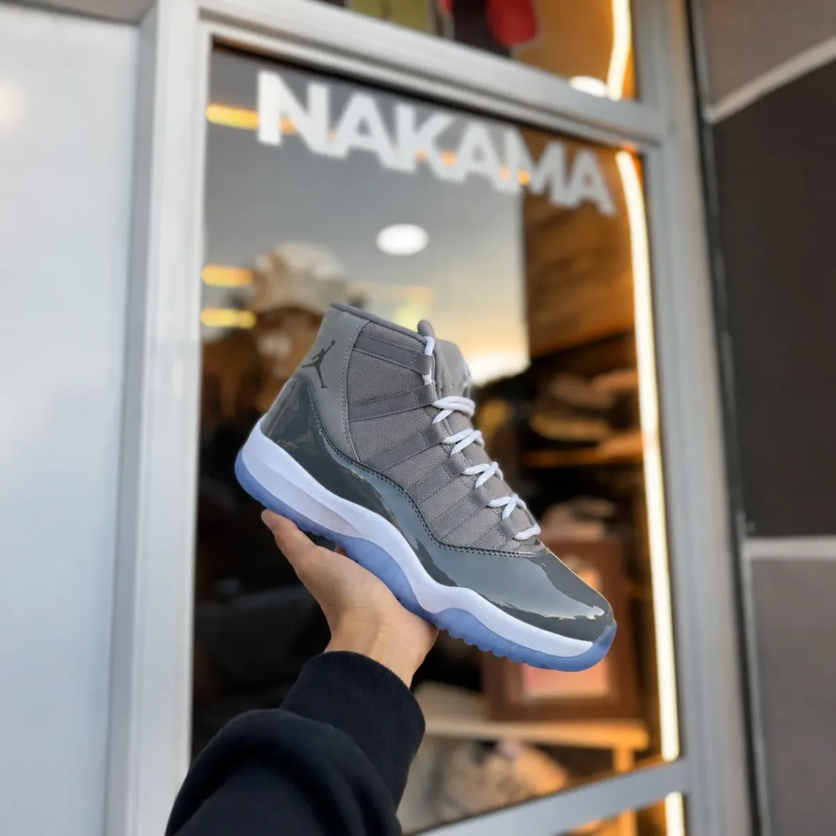 JORDAN 11 GRIS