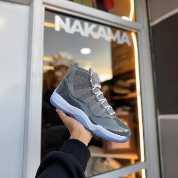 JORDAN 11 GRIS