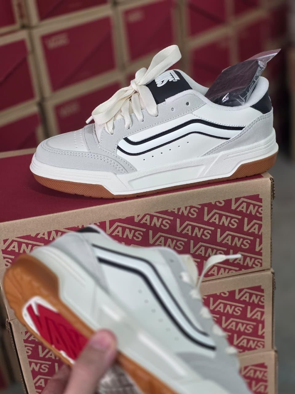VANS HYLANE - vista secundaria