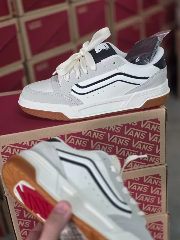 VANS HYLANE - vista secundaria