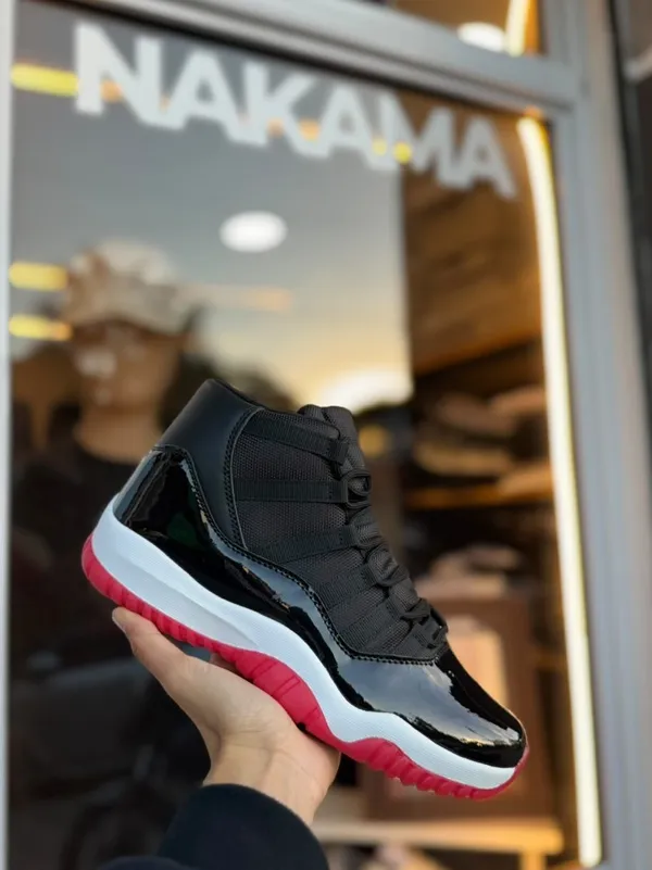 JORDAN 11 CLASICAS CON ROJO