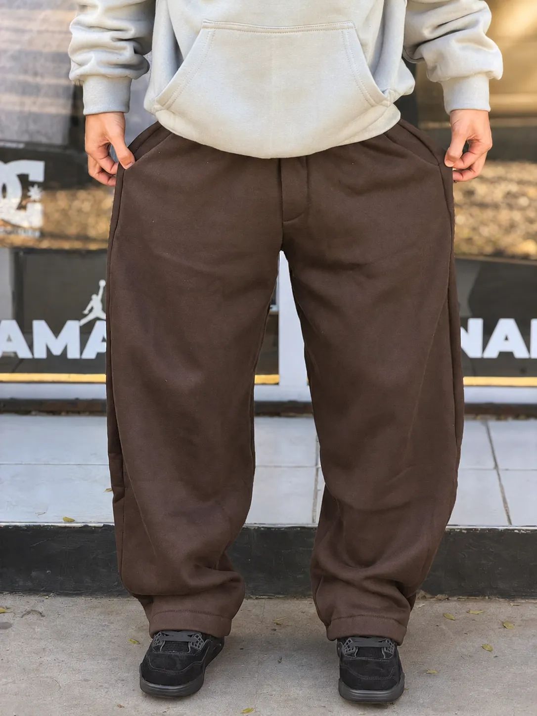 JOGGING BAGGY CHCOLATE LISO