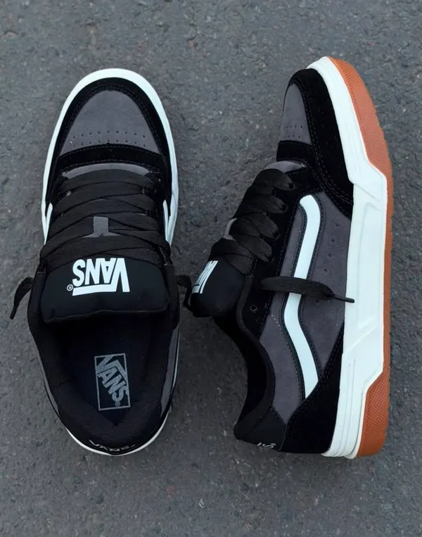 VANS HYLAN NEGRAS CON GRIS - vista secundaria