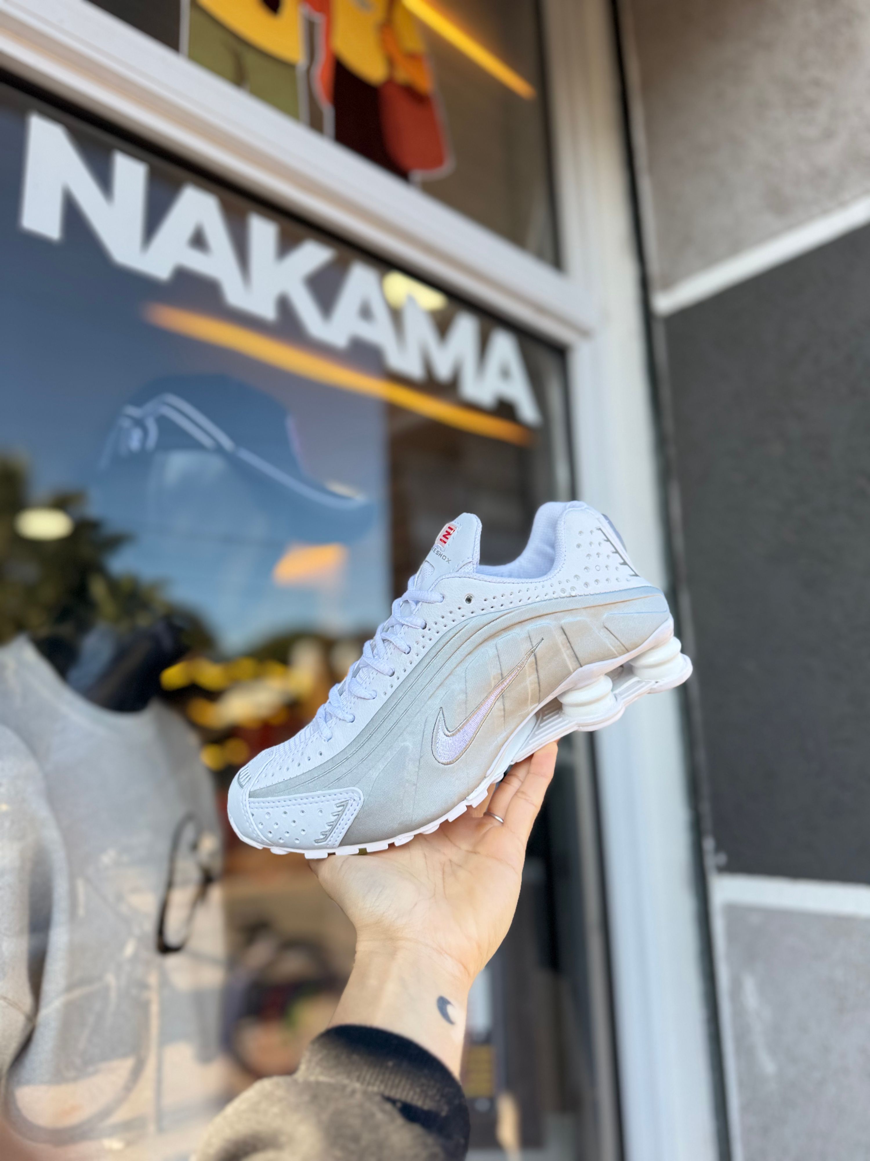 NIKE SHOX