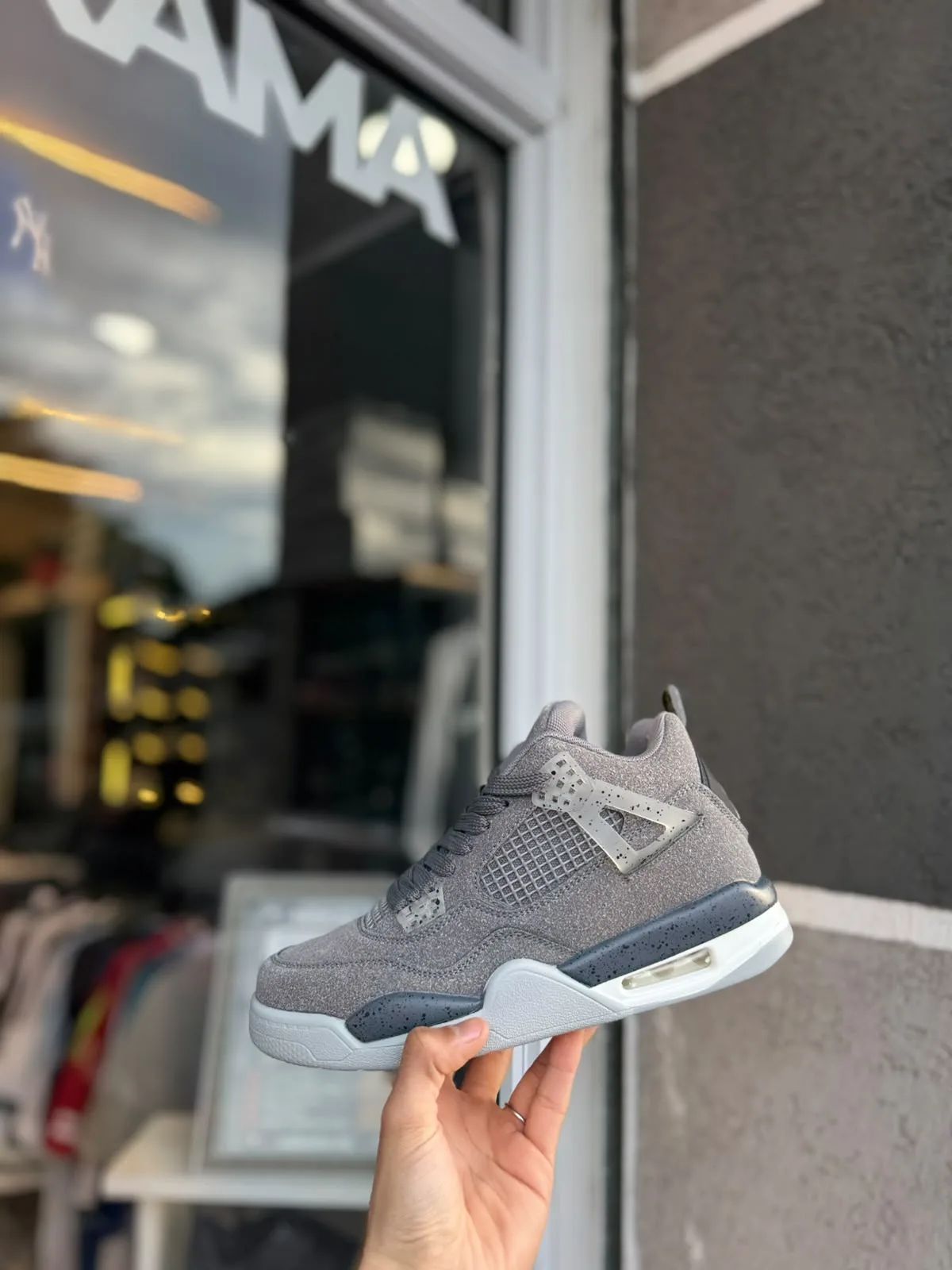 JORDAN 4 - vista 3