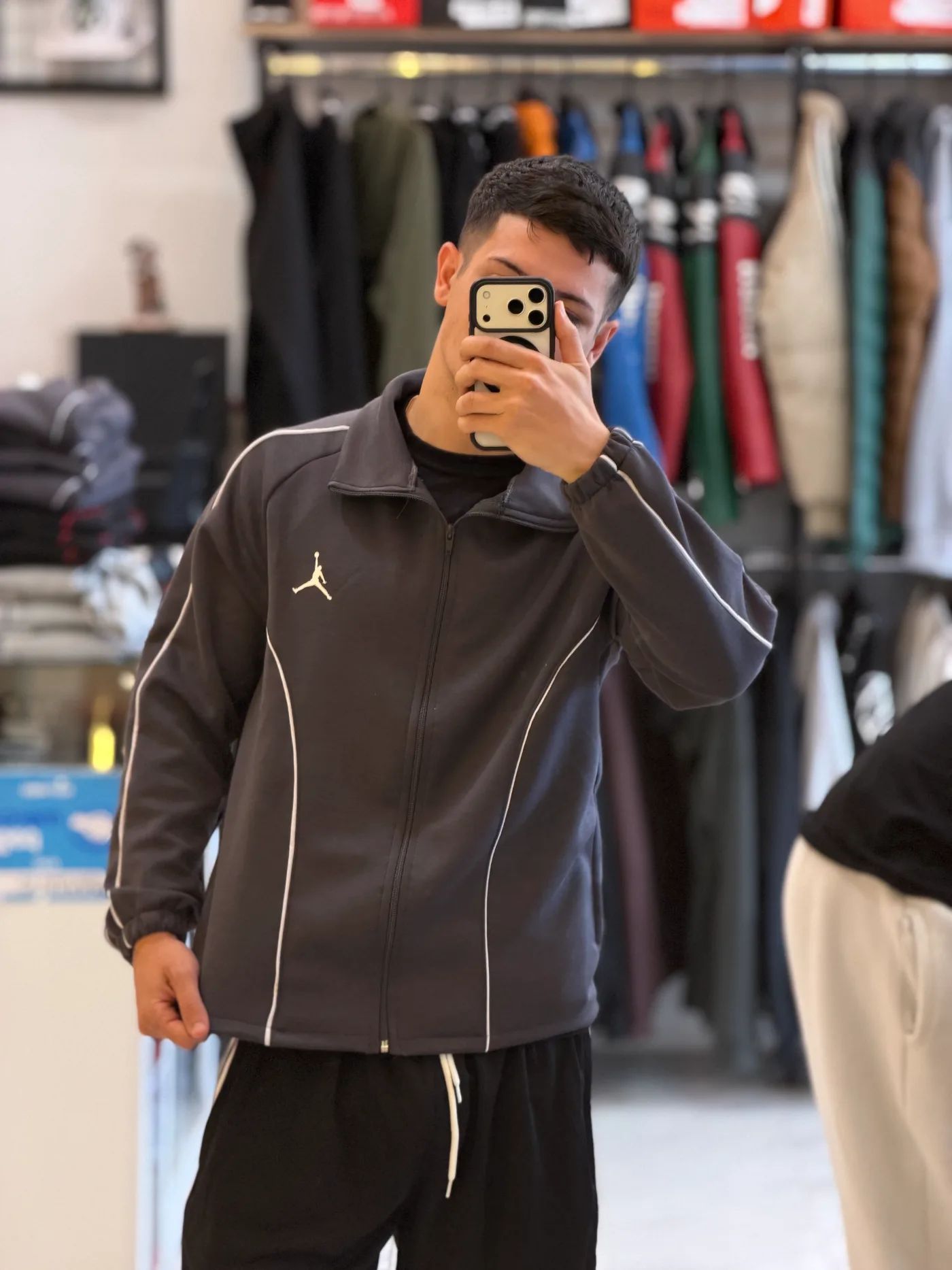 CAMPERA JORDAN GRIS - vista secundaria