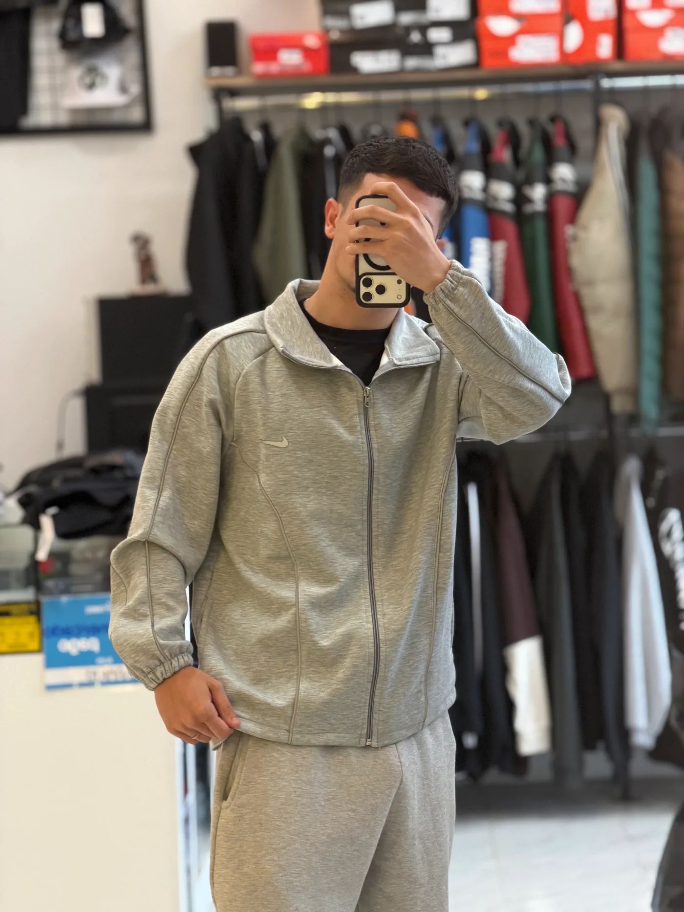 CAMPERA NIKE GRIS C - vista secundaria