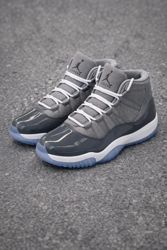 JORDAN 11 GRIS