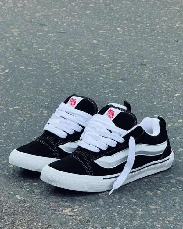VANS KNU